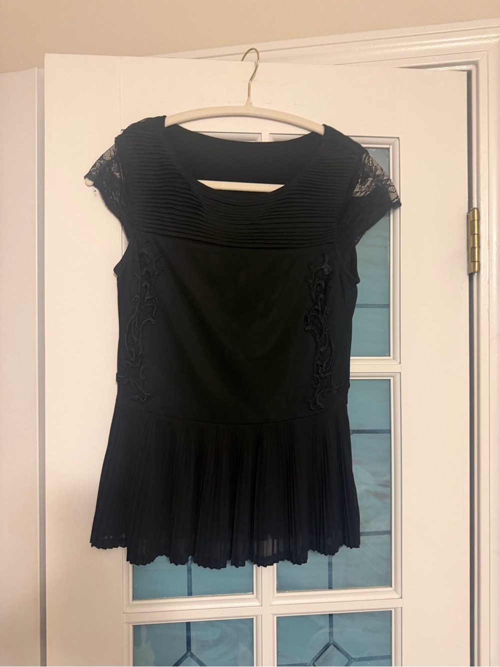 bebe Black Lace Cap-Sleeve Pleated Hem Top